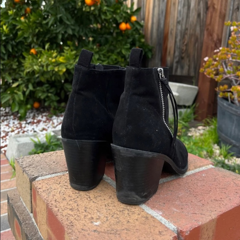 booties - Picture 2 of 8